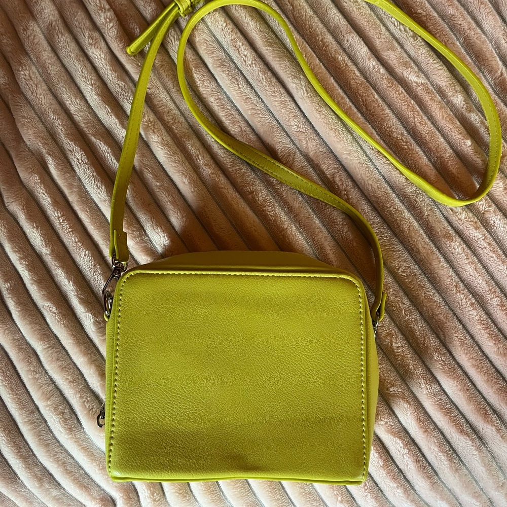 Camera bag crossbody purse - lime green - only used once